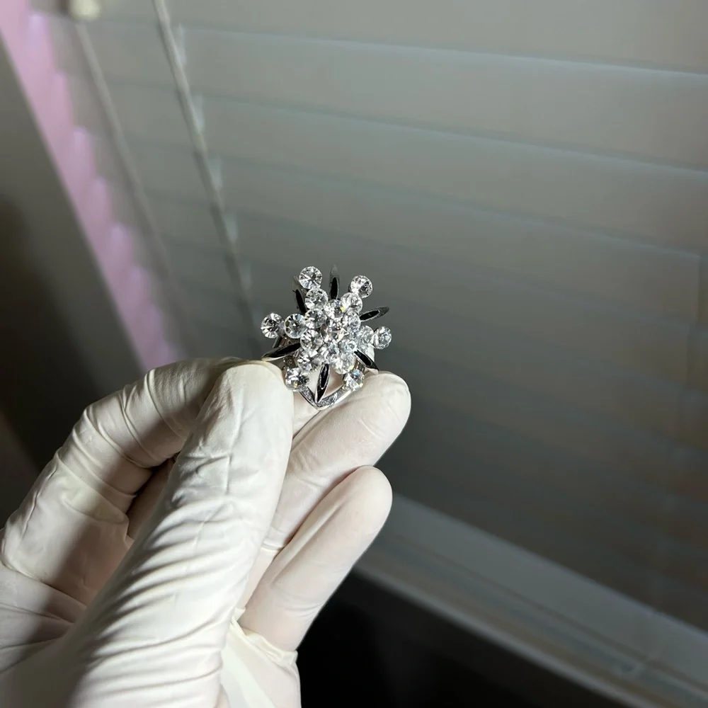 Sparkling Crystal Brooch - Picture 7 of 8